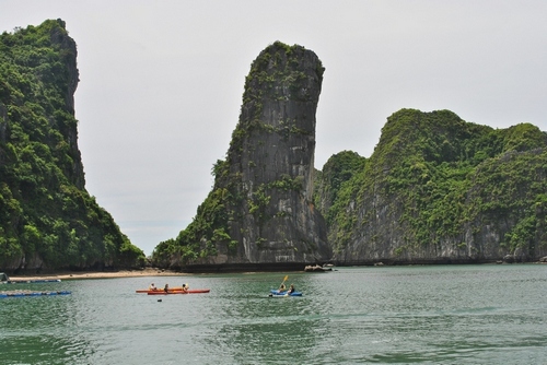 chèo thuyền kayak ở vịnh Lan Hạ chèo thuyền kayak ở vịnh Lan Hạ